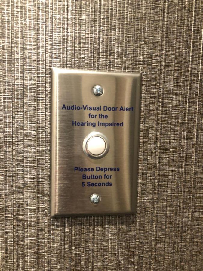 Holiday Inn Express & Suites Madison By Ihg Bagian luar foto