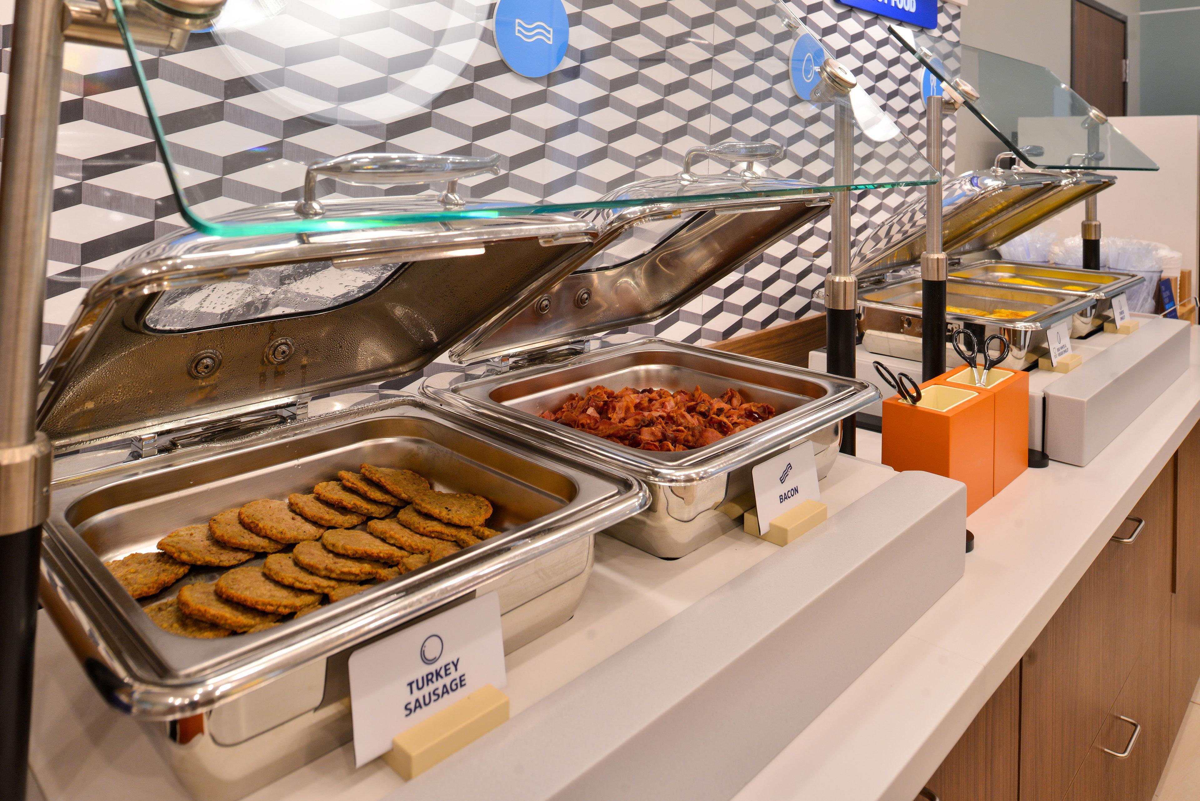 Holiday Inn Express & Suites Madison By Ihg Bagian luar foto