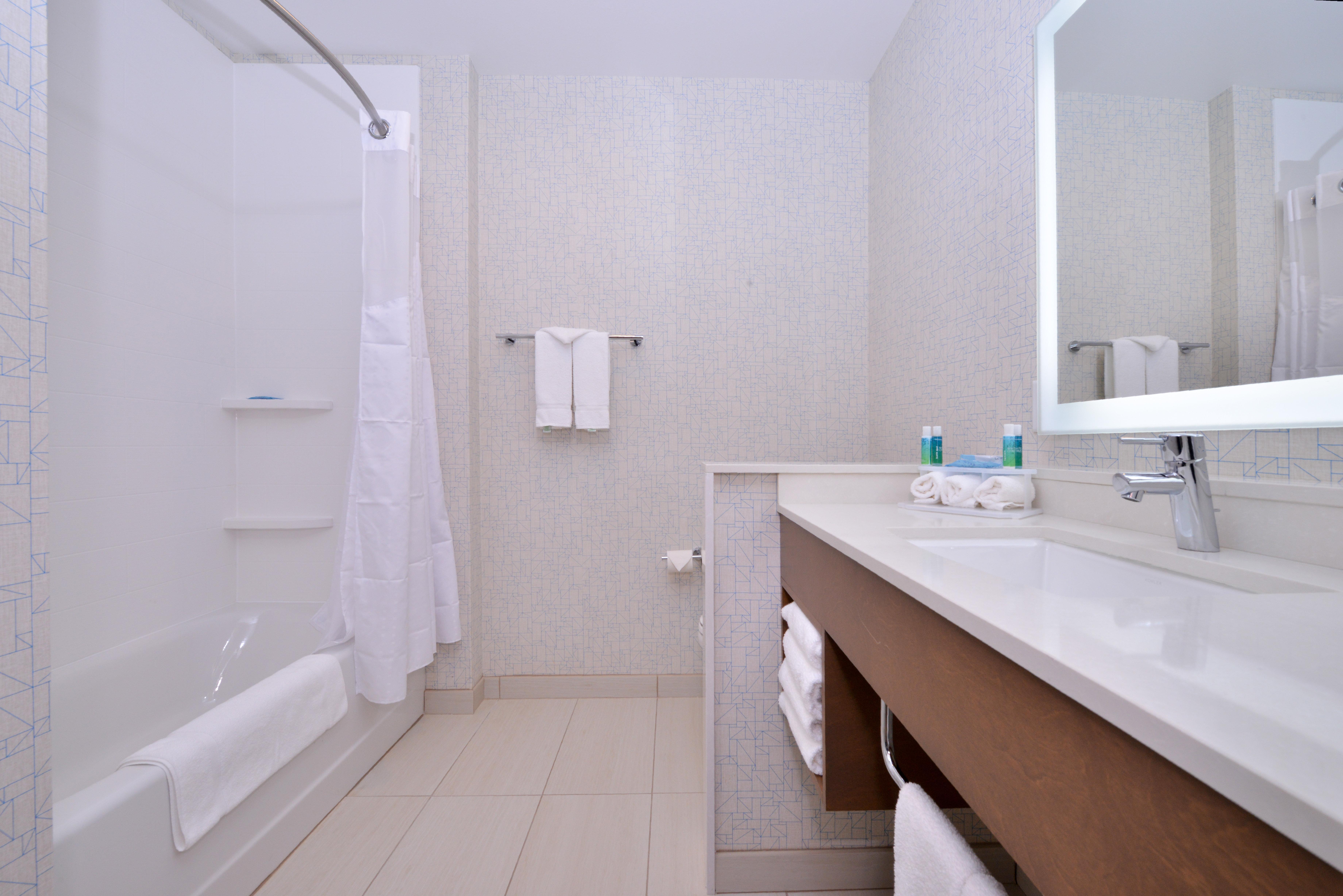 Holiday Inn Express & Suites Madison By Ihg Bagian luar foto